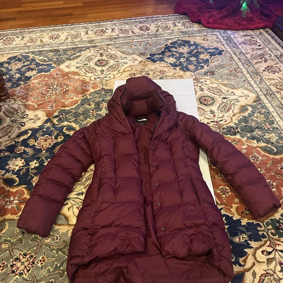 North Face Puffer Jacket with Hood - Picture 12 of 12